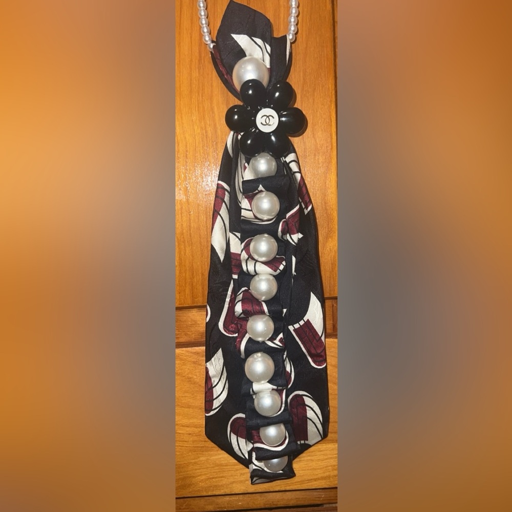 Pearl Tie